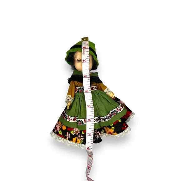 VINTAGE SYMBOL OF QUALITY DOLL 8 INCH FIGURE  DOLLS OF THE WORLD TOY - Picture 6 of 8